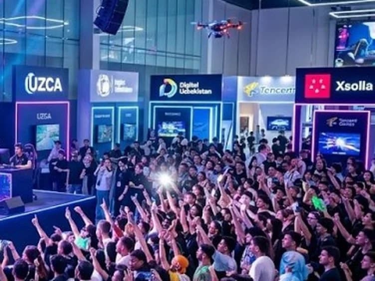 GameFest ko‘rgazma stendlari va tashrif buyuruvchilar